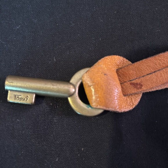 fossil Key Keychain w/ Brown Leather - Picture 3 of 4